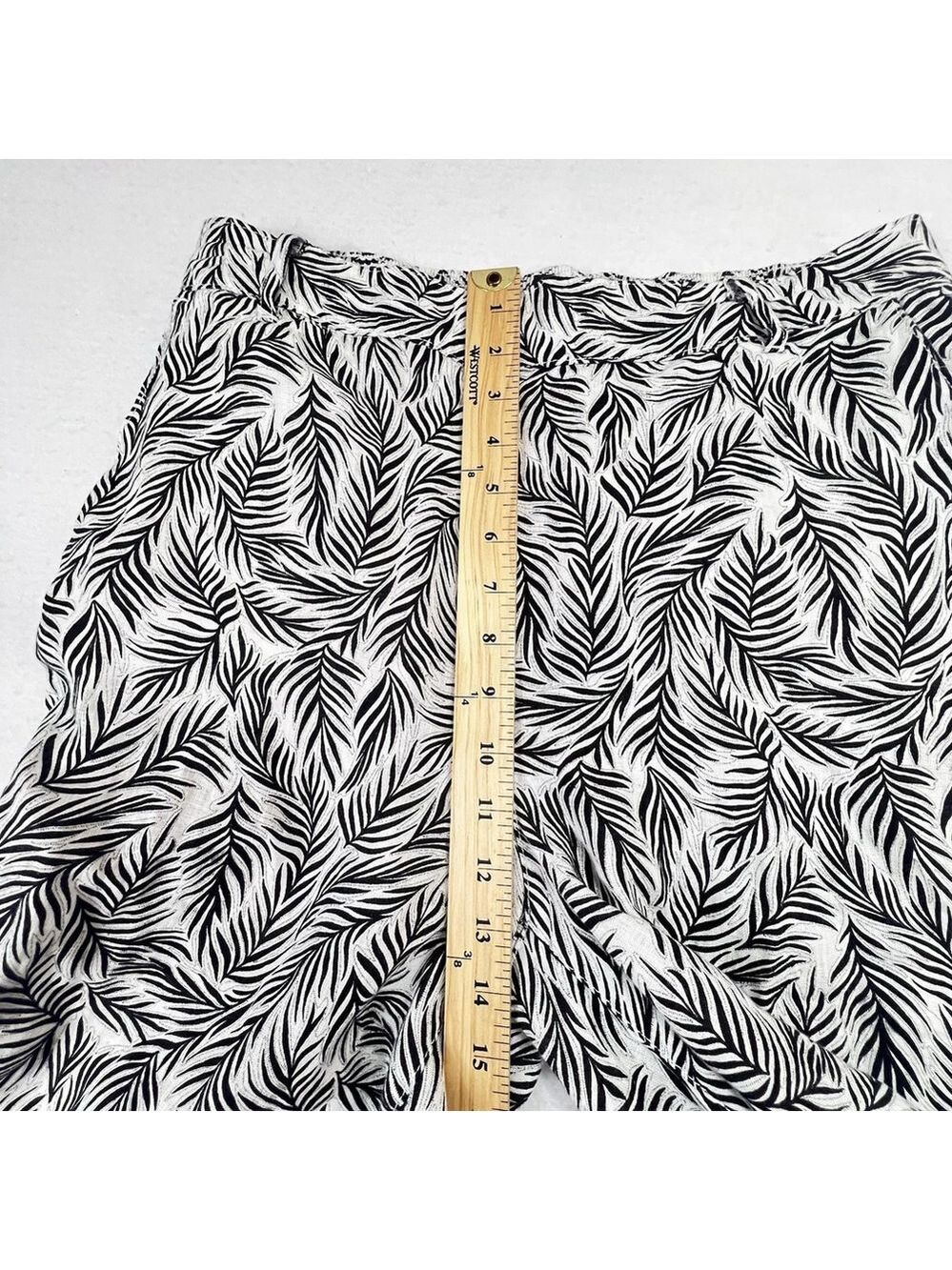 Tahari Wide Leg Crop Pants Black White 100% Linen Large Leaf Pull On Tropical - Picture 8 of 10